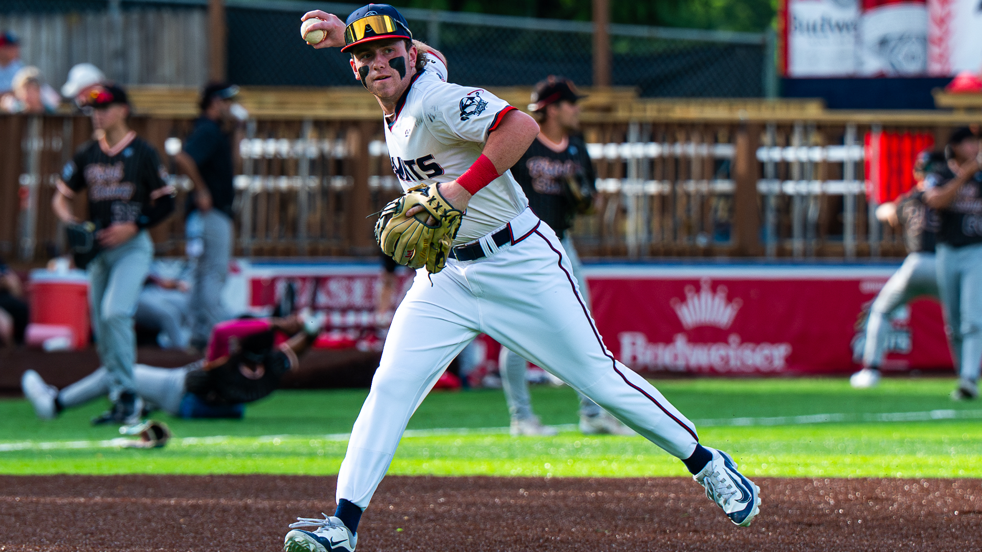 Paints Re-Sign All-Star Cam Gravelle
